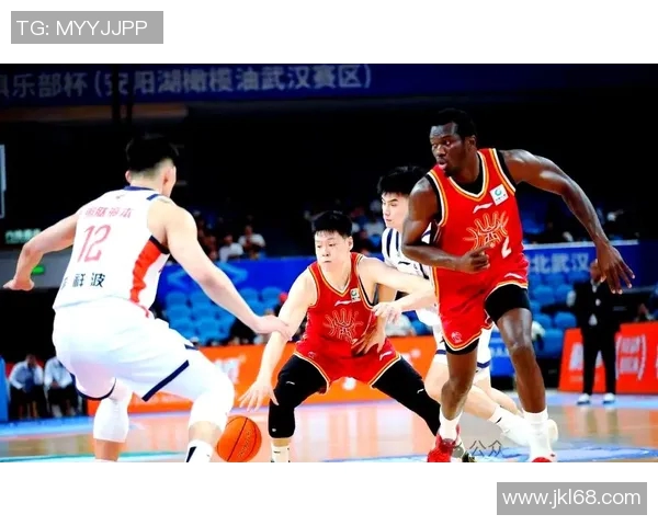 山东队与广厦队的精彩对决最终比分揭晓，谁能笑到最后呢