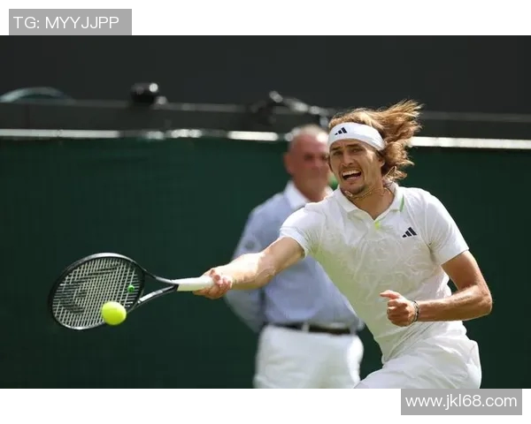 弗里茨与兹维列夫激战正酣谁能在网球赛场上笑到最后