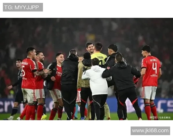 库尔图瓦:守护者的传奇之路与足球世界的辉煌成就 库尔图瓦:守护者的传奇之路与足球世界的辉煌成就