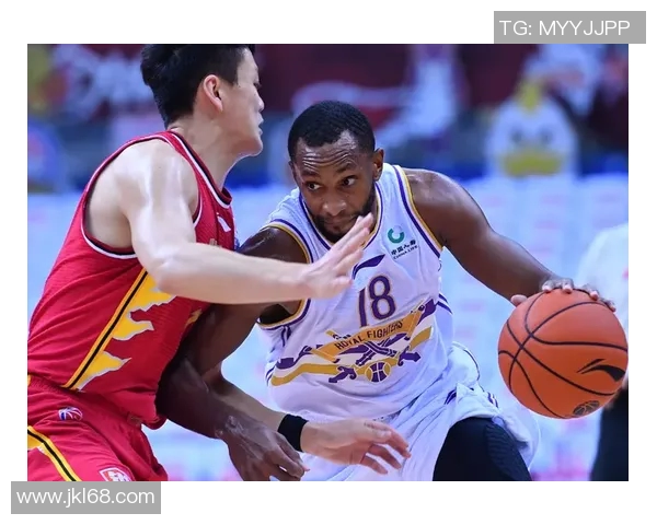 莱赫维亚与阿布扎比的激烈对决揭示了足球战术的新趋势与挑战 莱赫维亚与阿布扎比的激烈对决揭示了足球战术的新趋势与挑战