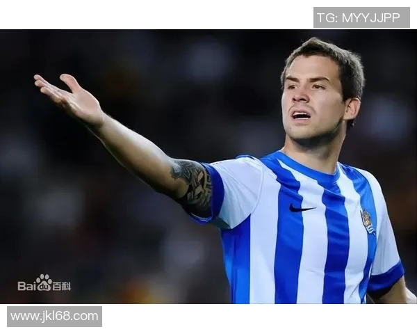 马丁内斯的传奇旅程:从青涩球员到世界足球的璀璨明星