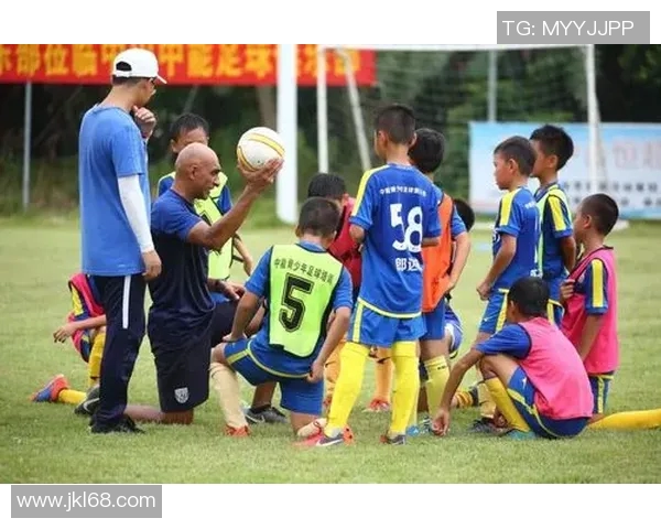 周丽独家分享足球心得与技巧助你提升球技和战术理解