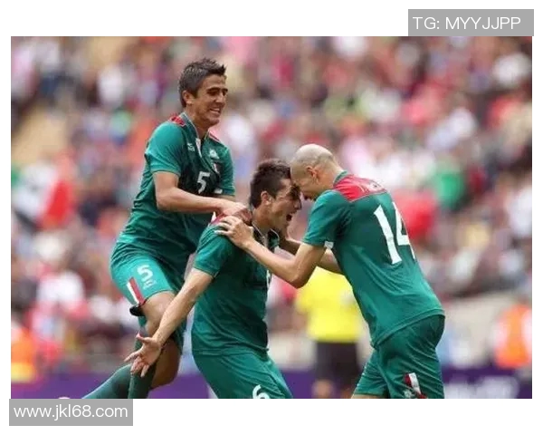 墨美洲与普埃大学的精彩对决揭示足球战术与团队合作的魅力