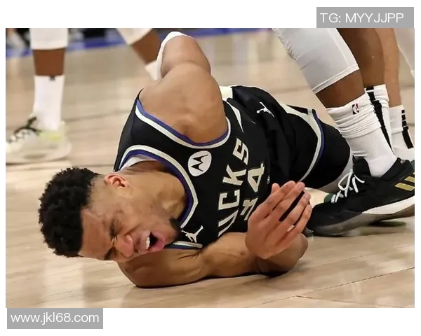 字母哥愤怒撕裂球衣雄鹿惨败后更衣室冲突升级引发热议 字母哥愤怒撕裂球衣雄鹿惨败后更衣室冲突升级引发热议