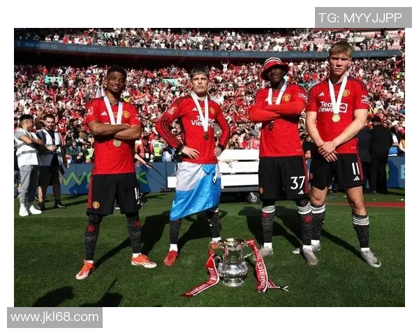 足总杯精彩对决哈德菲尔德对曼联全场录像回放与精彩瞬间解析